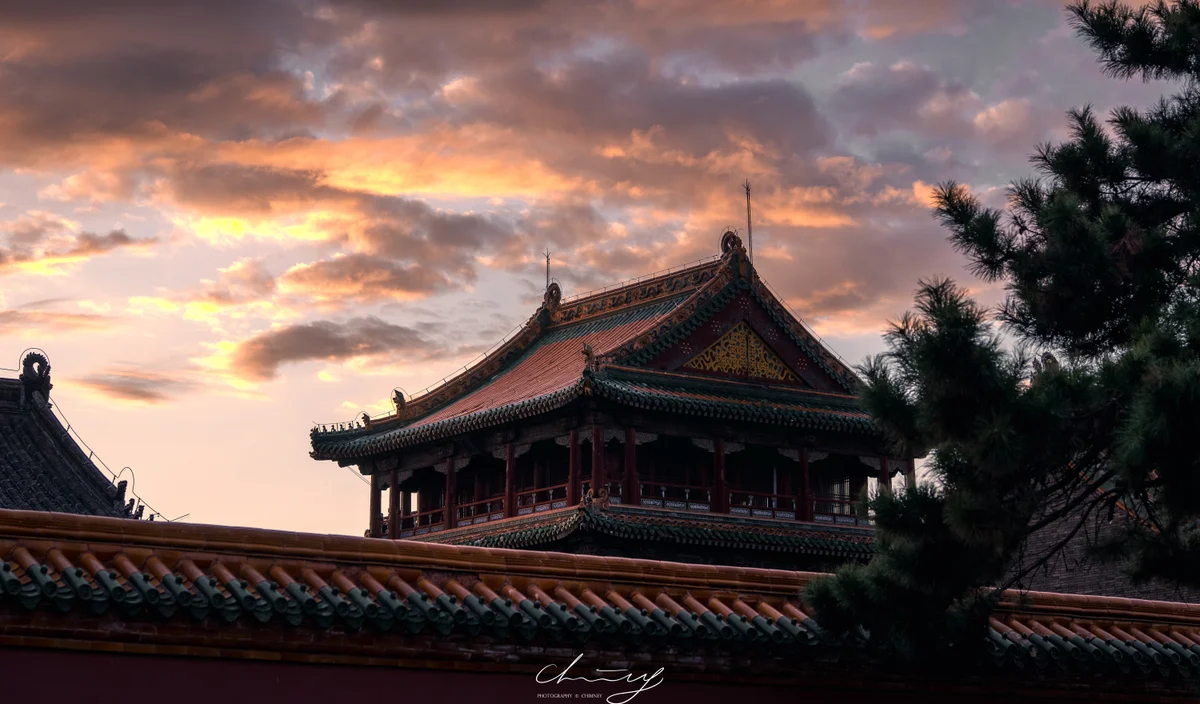 晚霞烧到飞檐为止